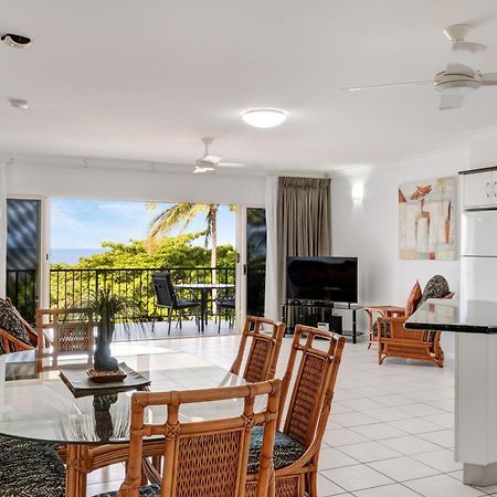 Beachfront Apartments On Тринити Бийч Екстериор снимка