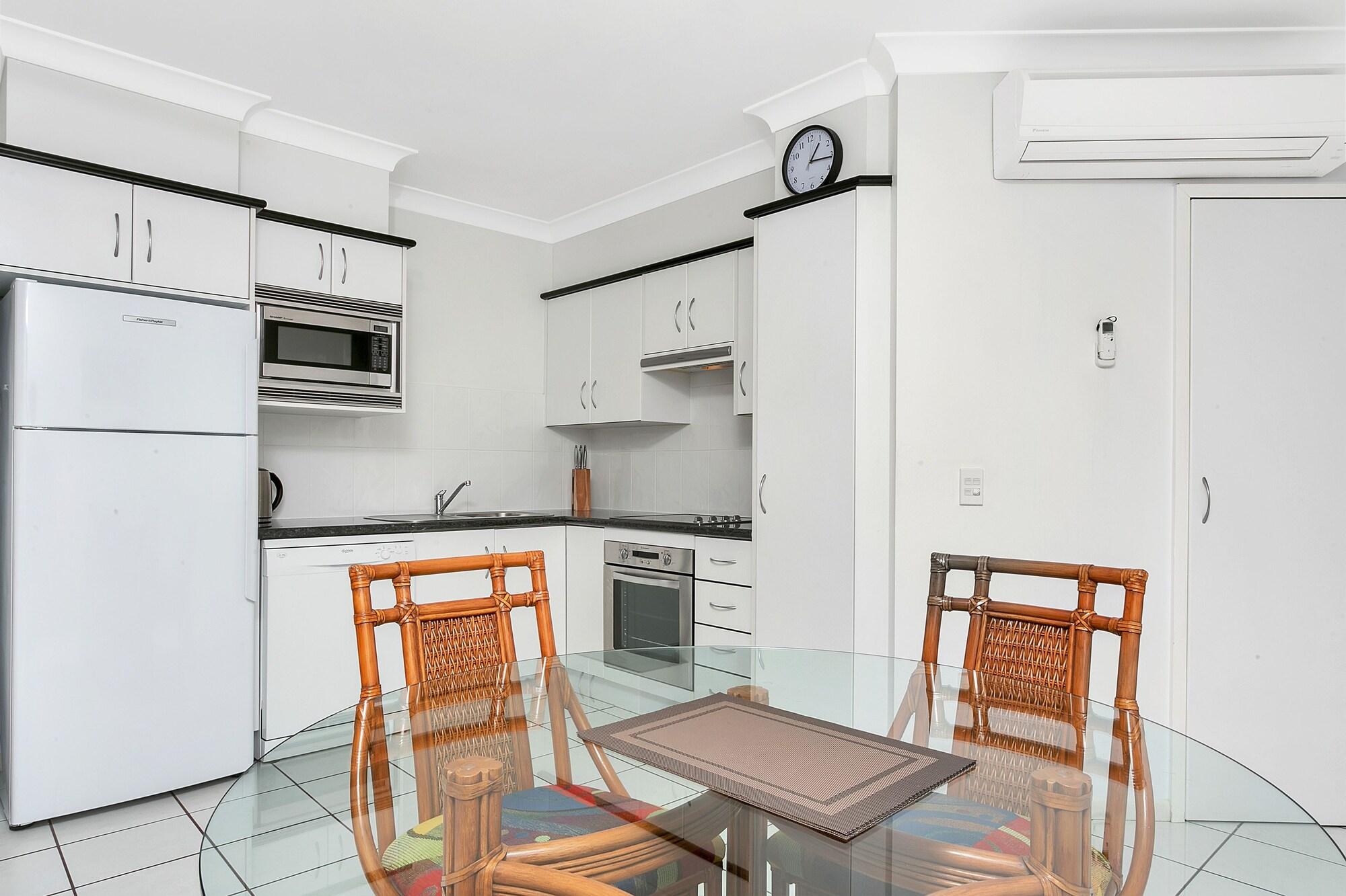 Beachfront Apartments On Тринити Бийч Екстериор снимка