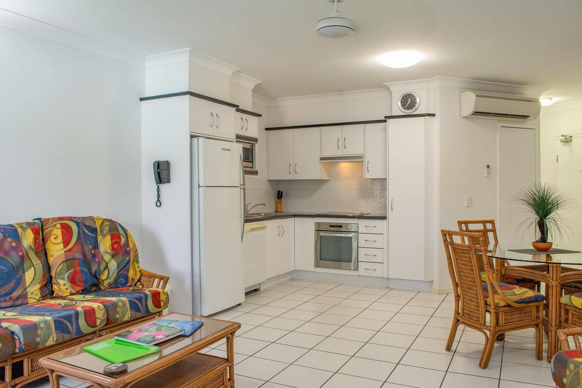 Beachfront Apartments On Тринити Бийч Екстериор снимка