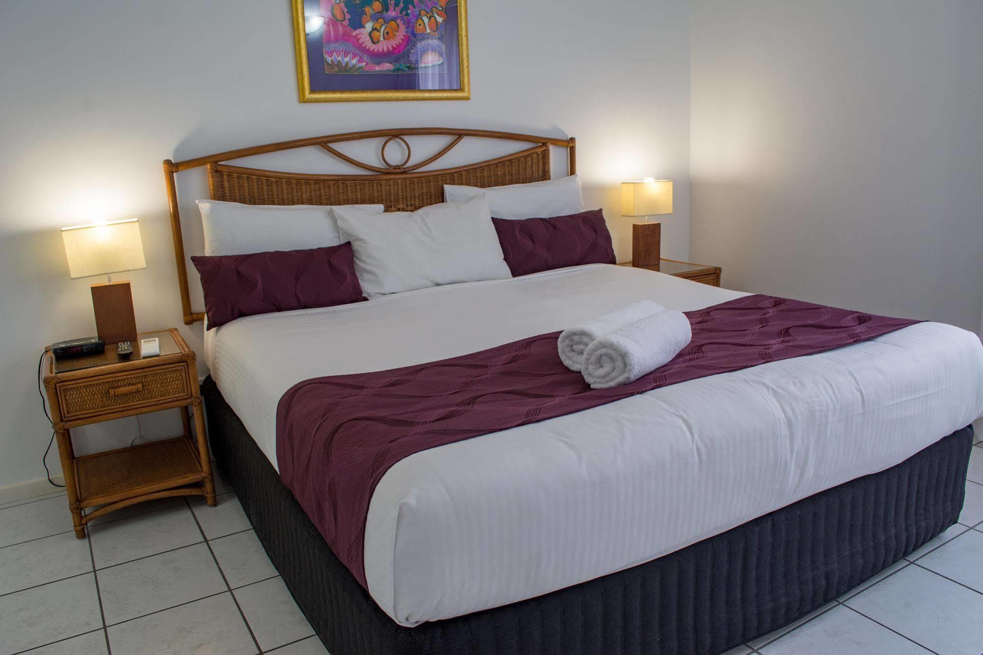 Beachfront Apartments On Тринити Бийч Екстериор снимка