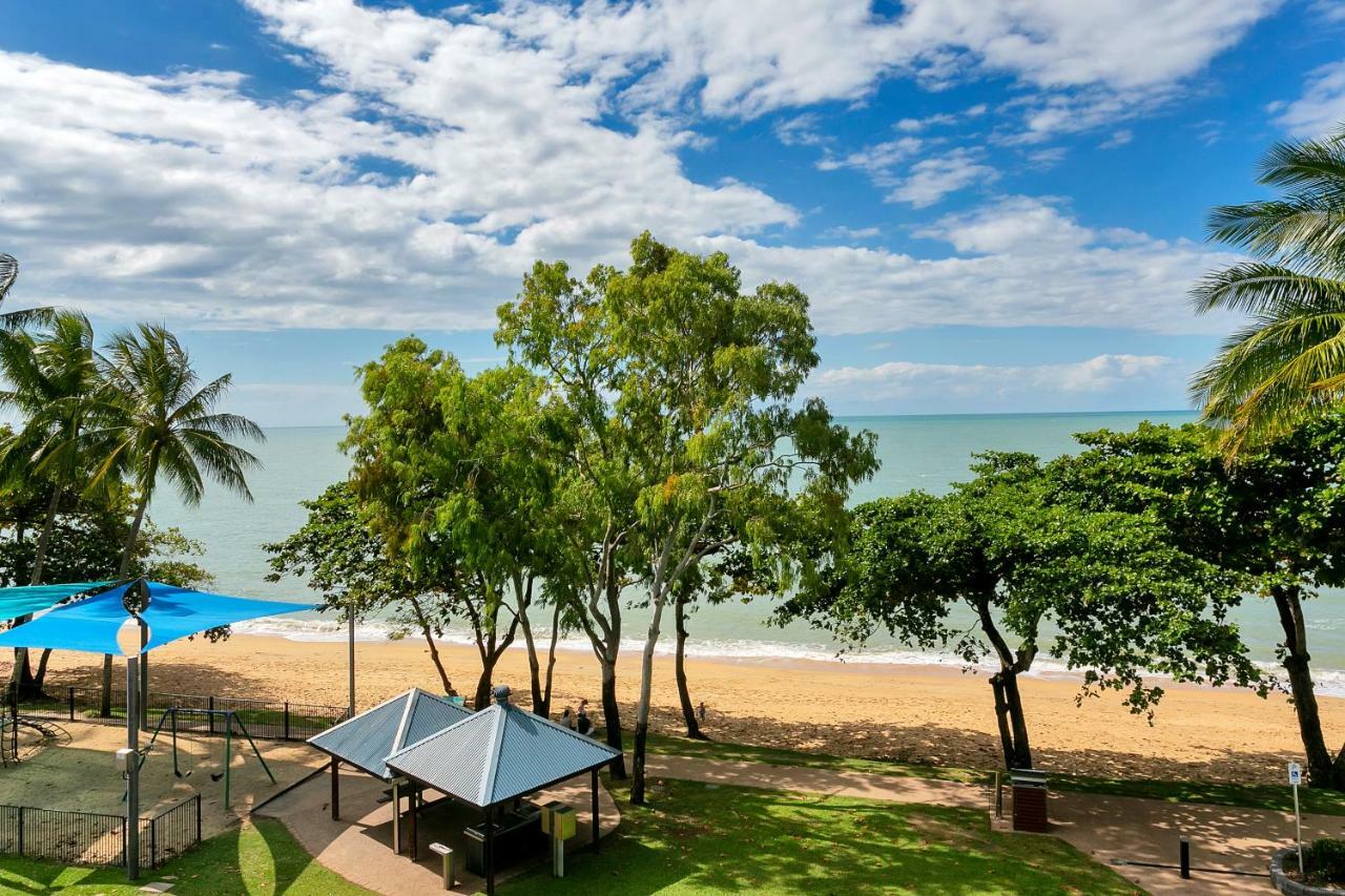 Beachfront Apartments On Тринити Бийч Екстериор снимка