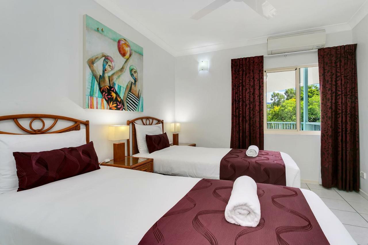 Beachfront Apartments On Тринити Бийч Екстериор снимка