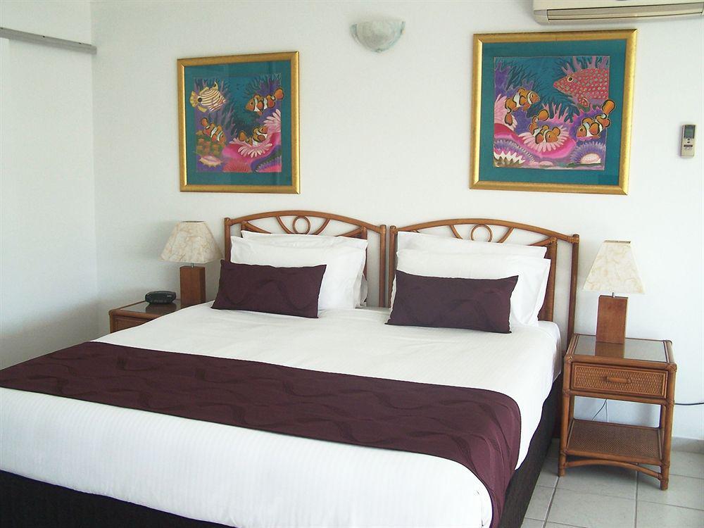 Beachfront Apartments On Тринити Бийч Екстериор снимка